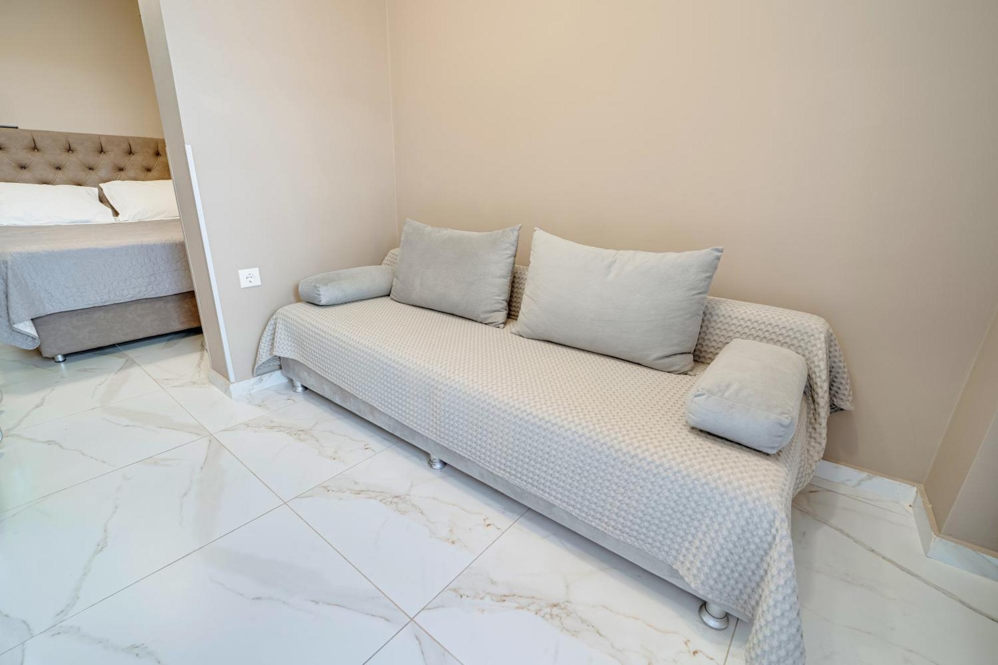 Diamond & Pearl Apartment